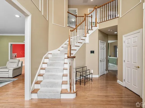 3 Briardale Ct, Plainsboro, NJ 08536