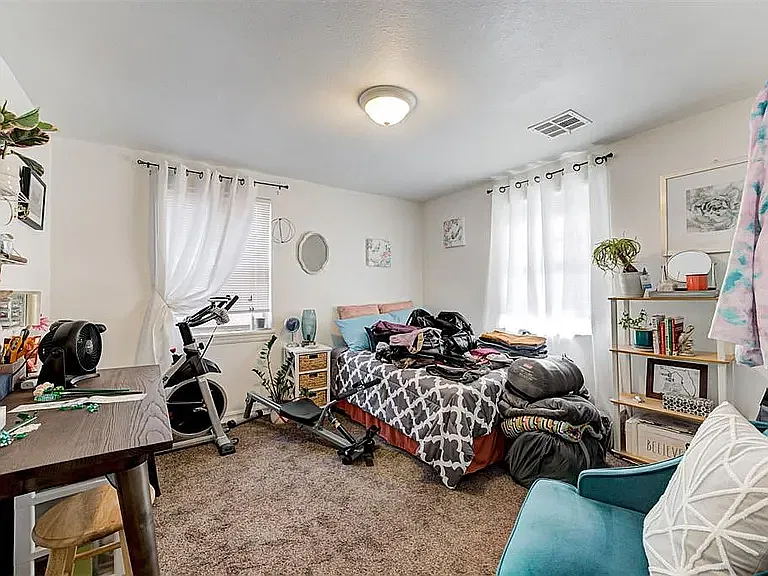 2 bed, 925 sqft, $1,200 — Photo 3