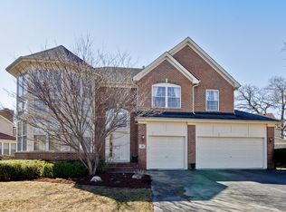 39 River Oaks Cir E, Buffalo Grove, IL 60089