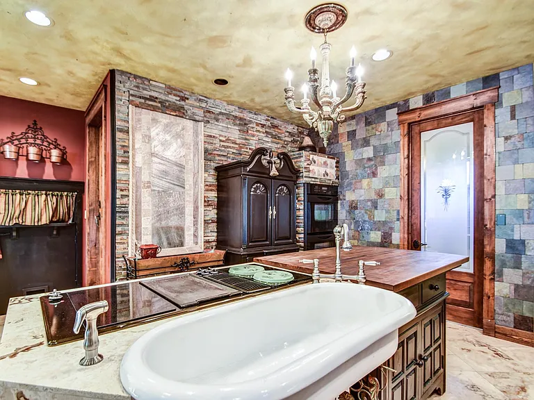 1341 E Ivyglen St — Photo 10