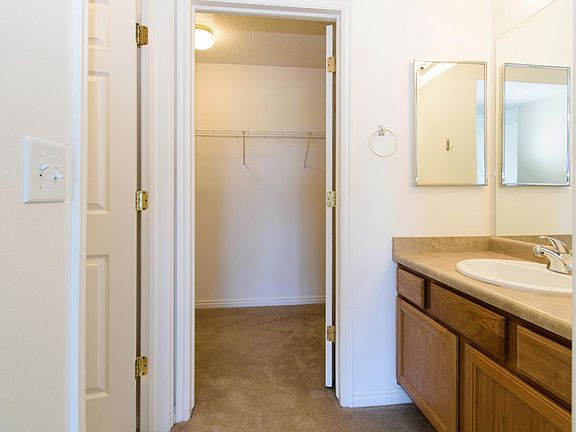 4th image of 139 W Suncrest Ln #8