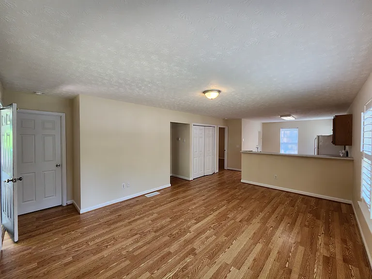 2635 Poplar Ln — Photo 9