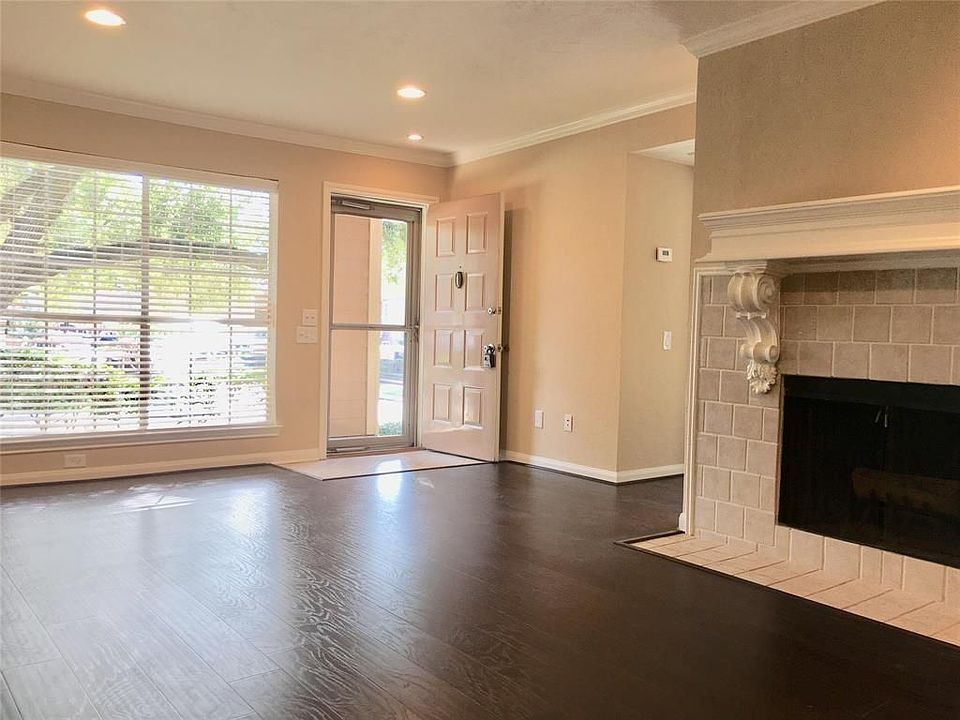 1st image of 1880 White Oak Dr APT 113
