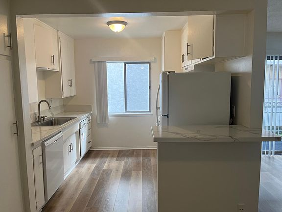 4th image of 911 S Sherbourne Dr #4
