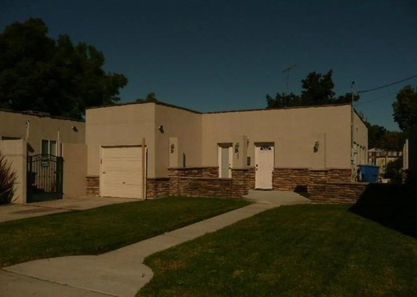 front of house from the front sidewalk