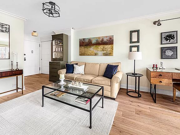 2nd image of 153 E 57th St APT 14E