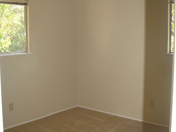 4th image of 31 West Ln #8