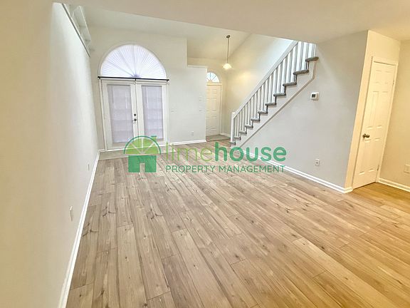 3rd image of 905 Saint Andrews Reach APT B