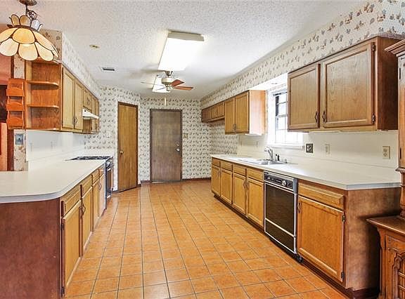 5th image of 642 Resor Ave