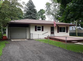 1011 Montgomery St, Eaton Rapids, MI