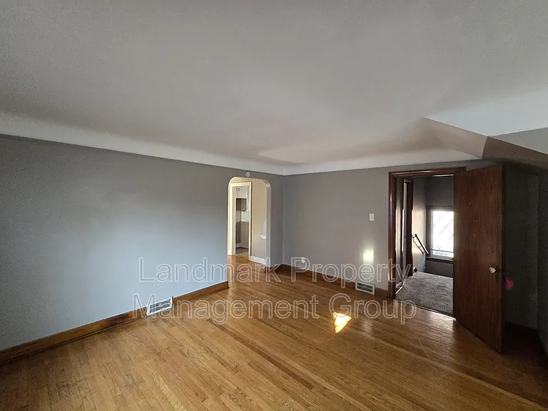 9657 E Outer Dr — Photo 20
