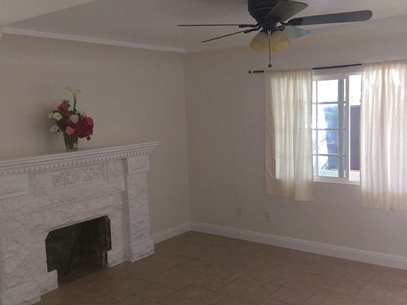3rd image of 933 W 55th St