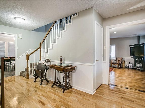 4th image of 732 Sylvan Dr