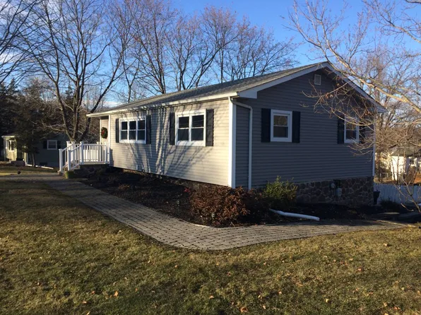 20 Trotting Dr, Chester, NY 10918
