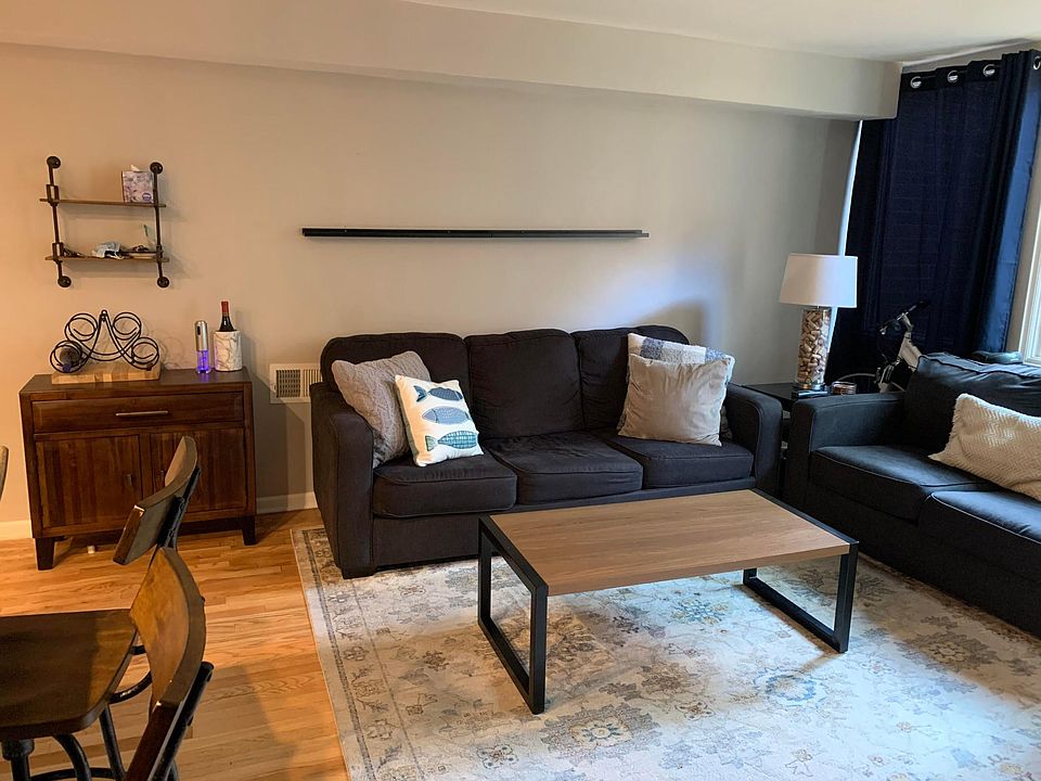 1st image of 2155 N Lincoln Ave #1