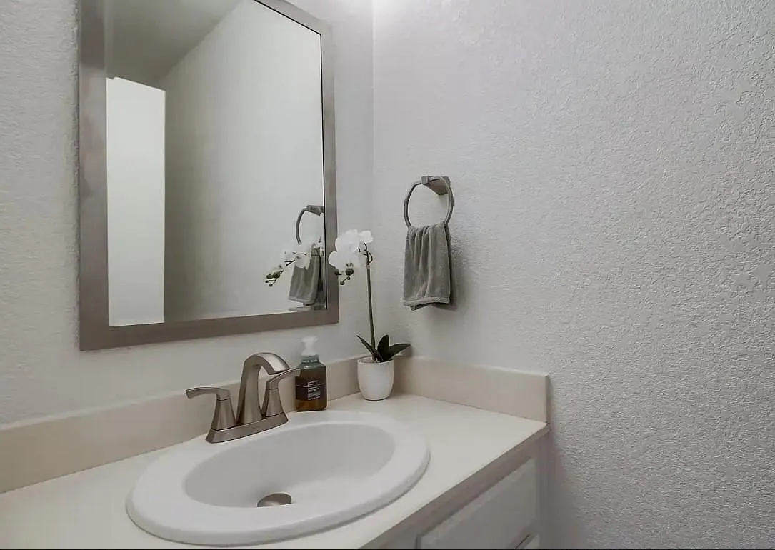 3 bed, 2.5 bath, 1561 sqft, $3,800 — Photo 3