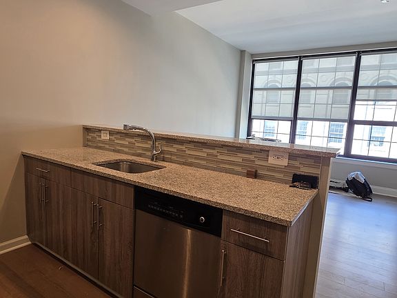 4th image of 216 Arch St #406