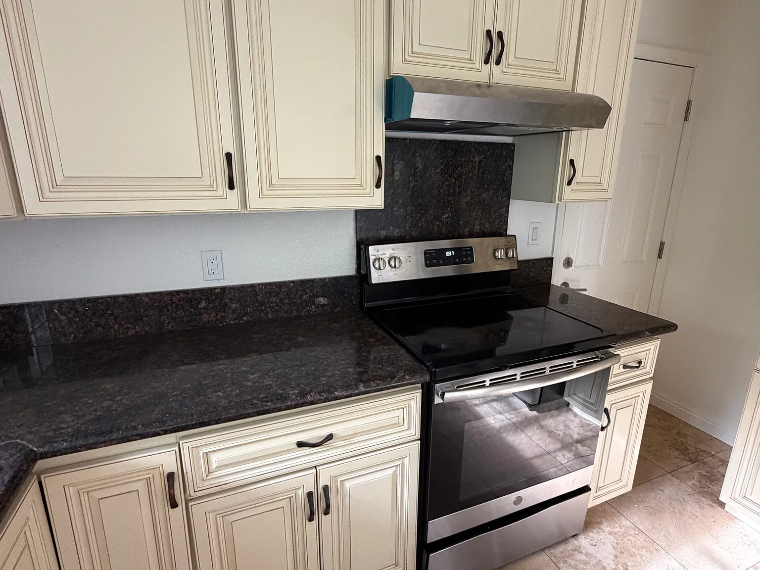 3 bed, 1150 sqft, $2,900 — Photo 4