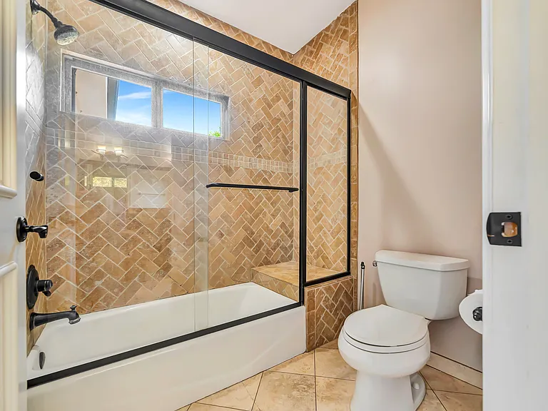 4820 Valjean Ave — Photo 37