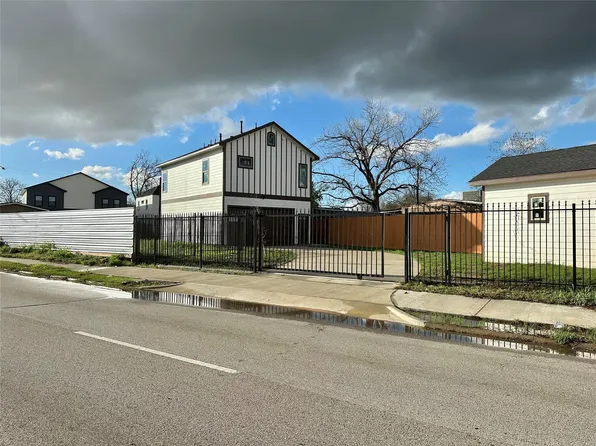 8321 Coma St, Houston, TX 77051