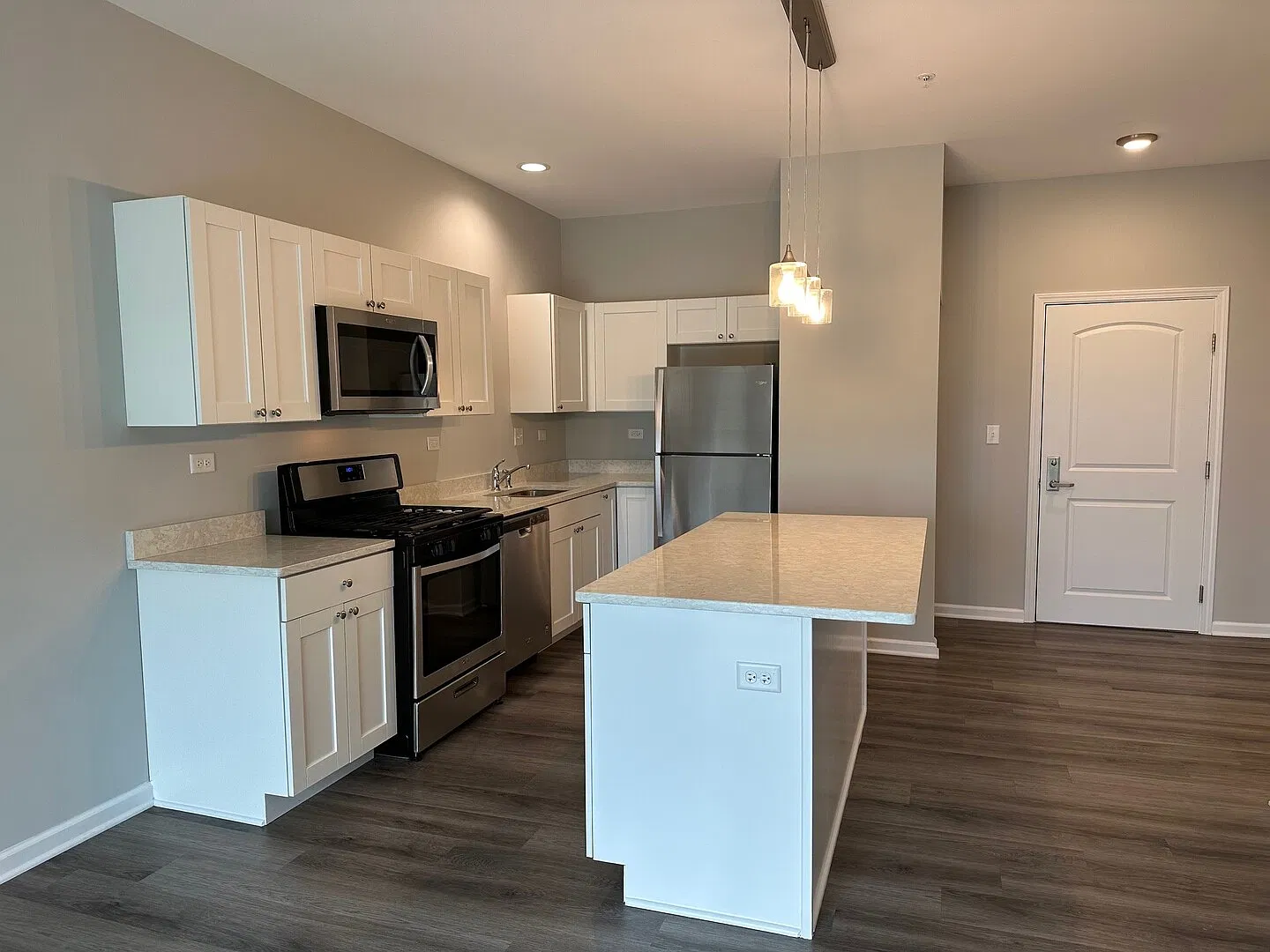 1 bed, 736 sqft, $1,625 — Photo 2