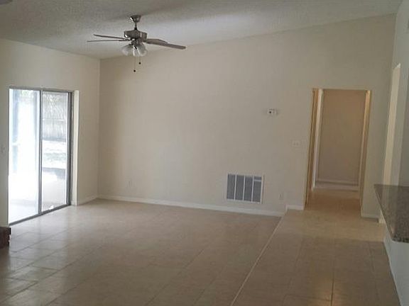4th image of 1013 Turkey Hollow Cir