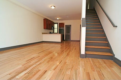 4th image of 1526 N Willington St #B