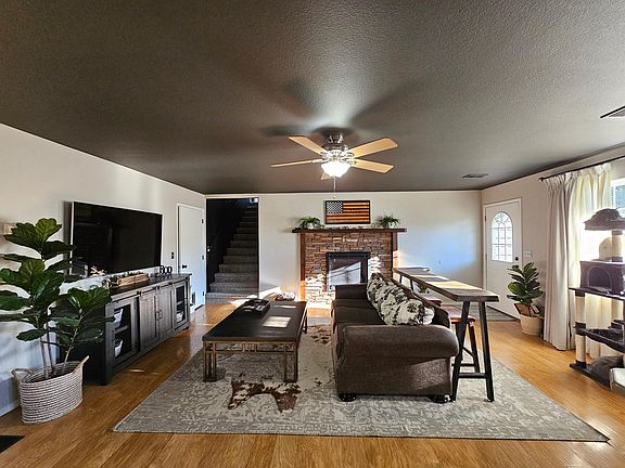 Unfurnished, example of furniture layout