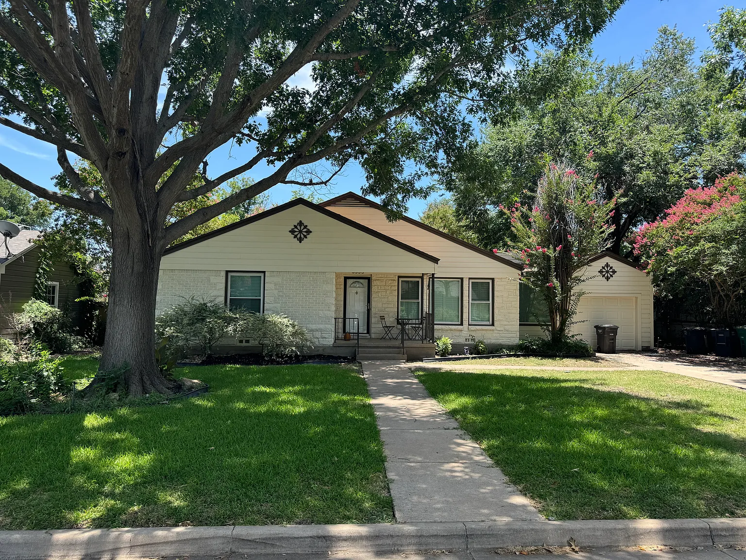 3533 Plymouth Ave — Photo 1