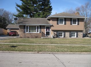3916 Rolling Green Dr, Urbandale, IA 50322