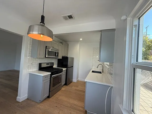 360 Parkman Ave — Photo 6