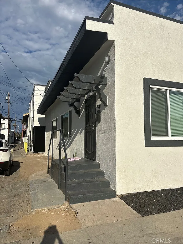 Studio, 310 sqft, $1,295 — Photo 2