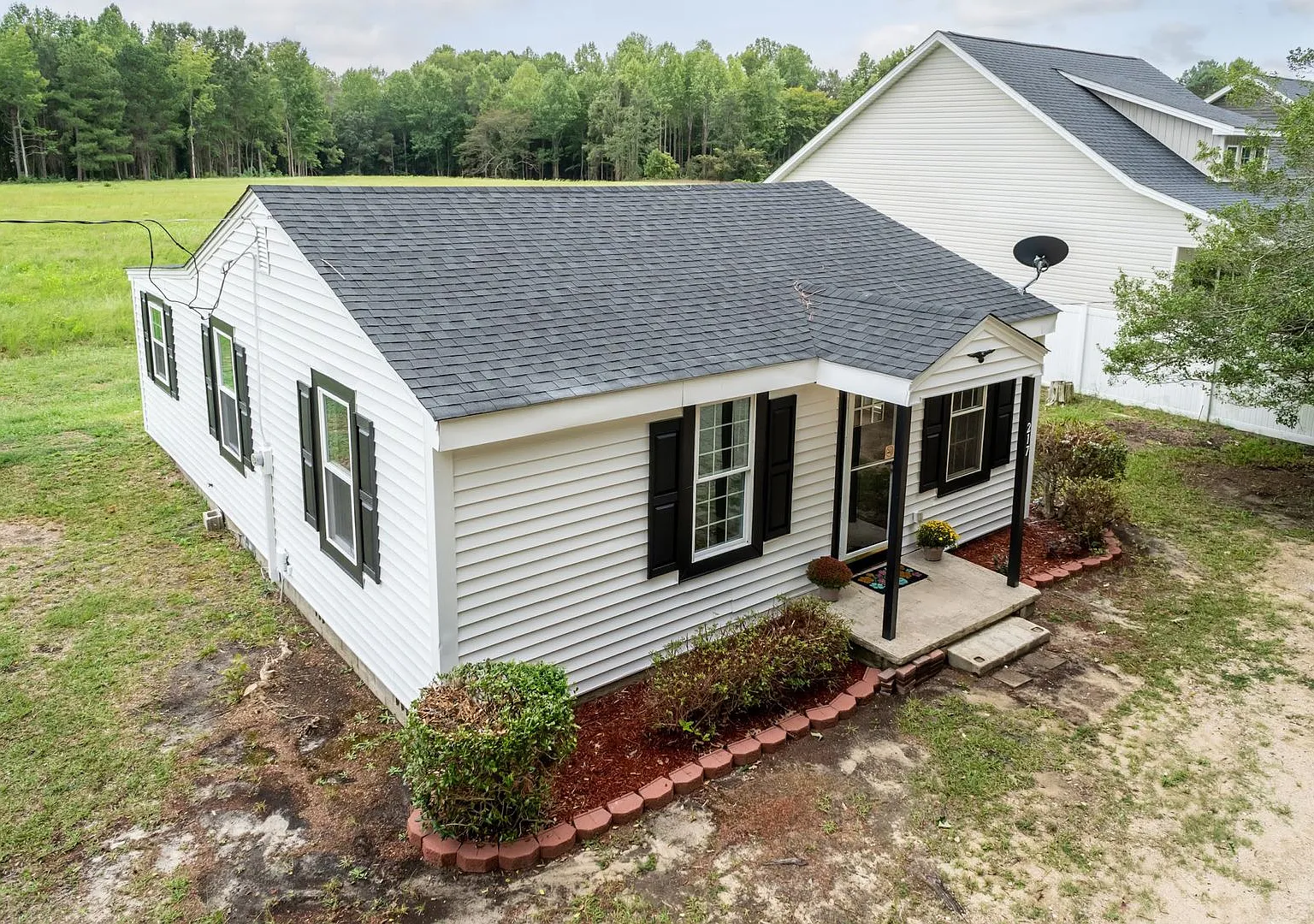Updated Three Bedroom Home with Detached Garage! — Photo 4
