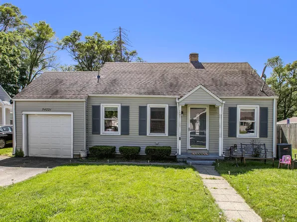 54221 Maple Ln, South Bend, IN 46635