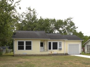 1109 Manor Dr, Victoria, TX 77901