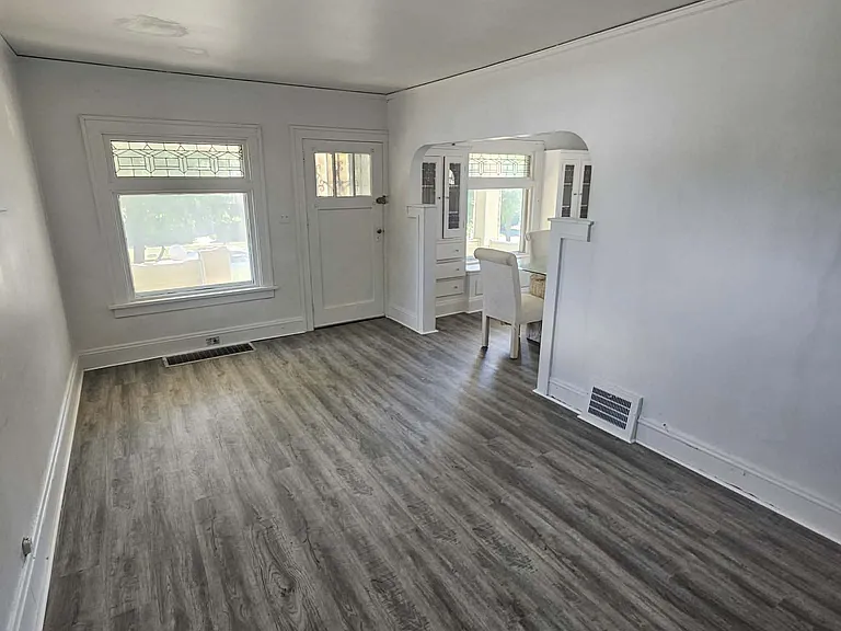 11205 Glenboro Dr — Photo 3