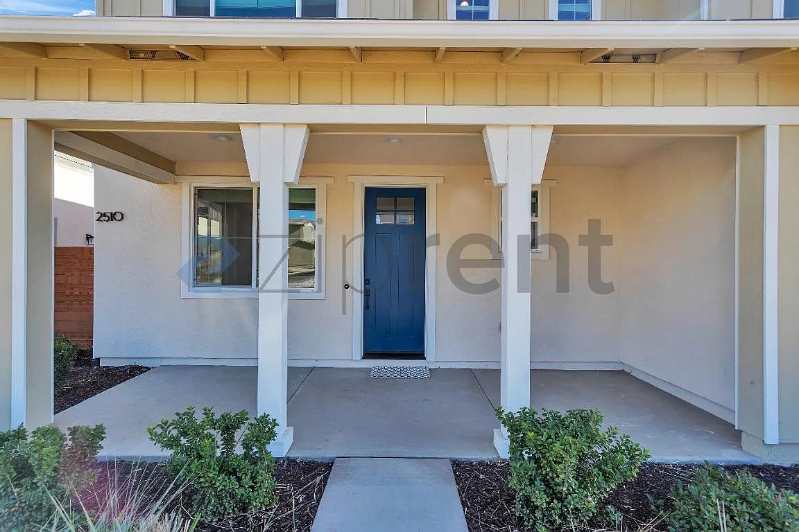 3 bed, 2048 sqft, $3,700 — Photo 3
