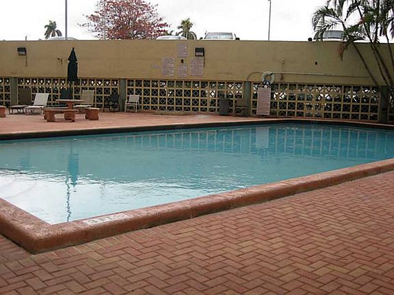 5th image of 1800 Nw 24 Avenue #309