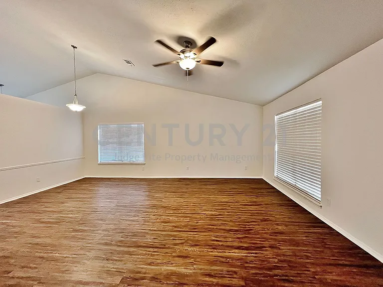 1028 Whitewater Trl — Photo 4