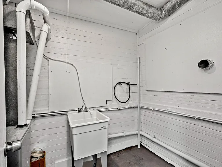 1816 Wesley St — Photo 16