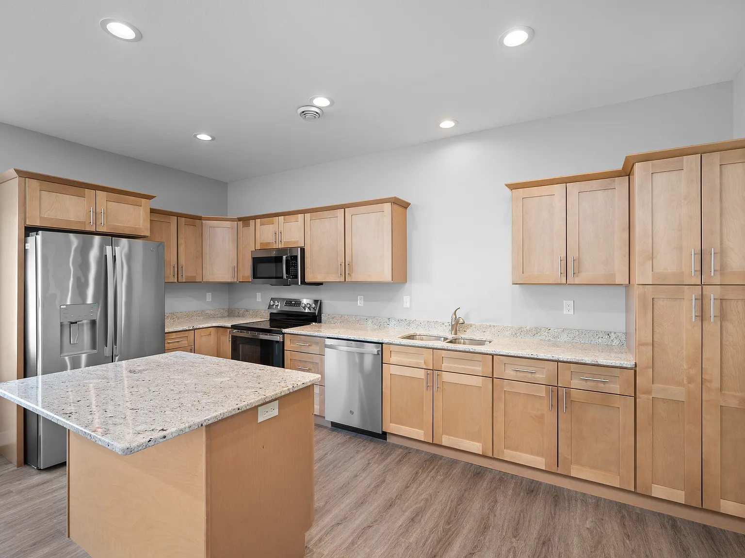 3 bed, 2.5 bath, $2,100 — Photo 2