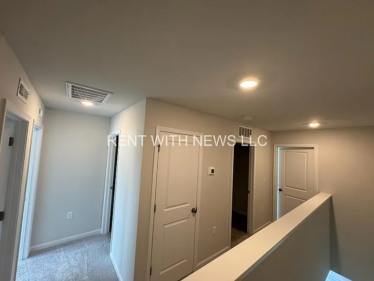 243 Paramount Dr — Photo 8