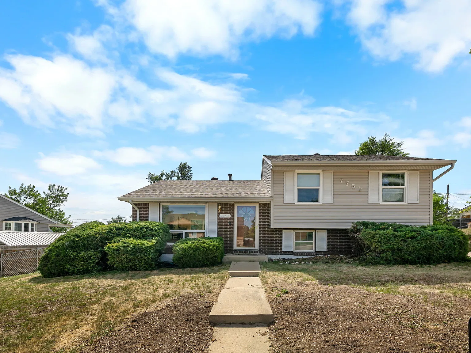 4 bed, 1.5 bath, 1438 sqft, $3,200 — Photo 2