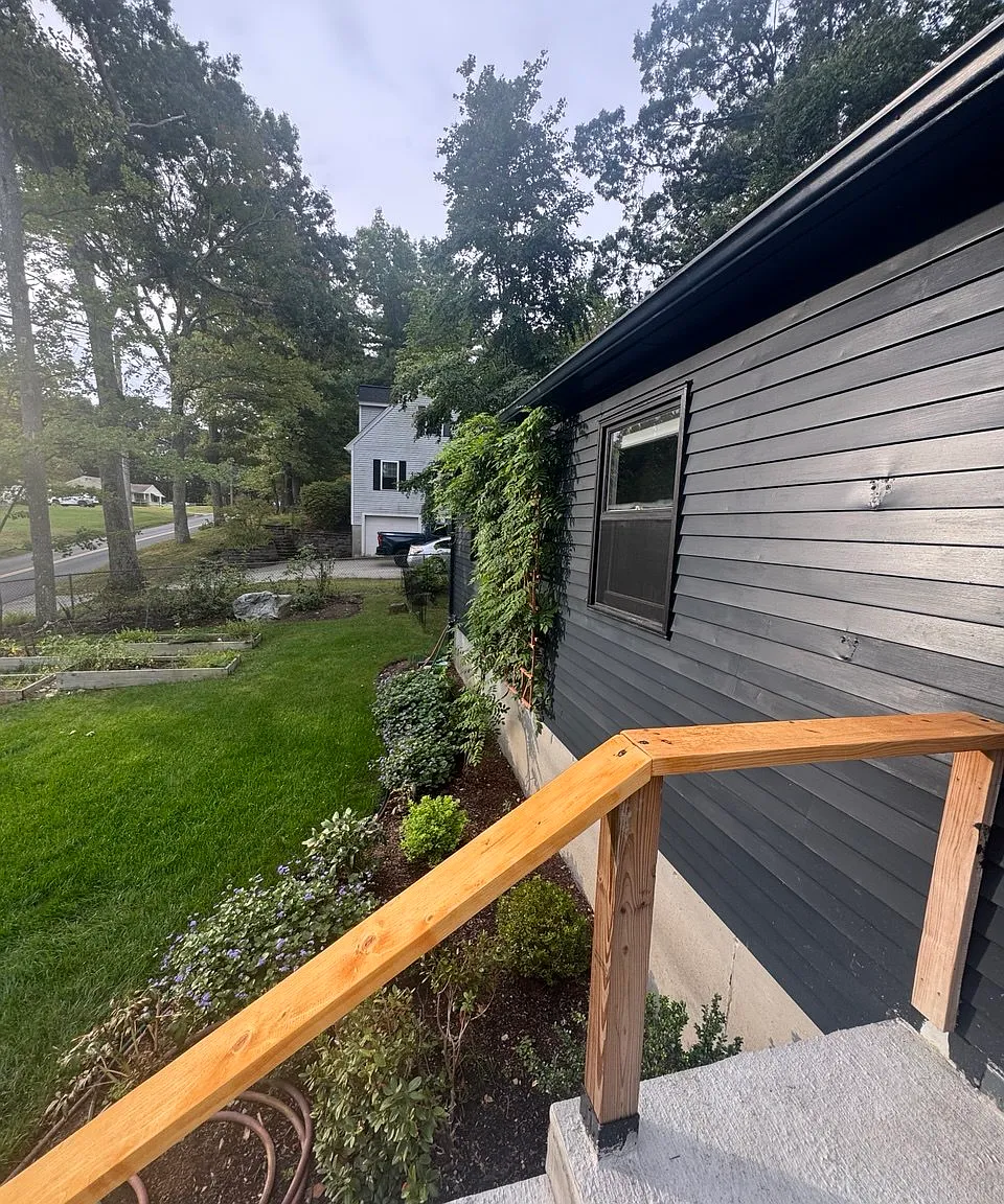 3 bed, 1056 sqft, $3,285 — Photo 3