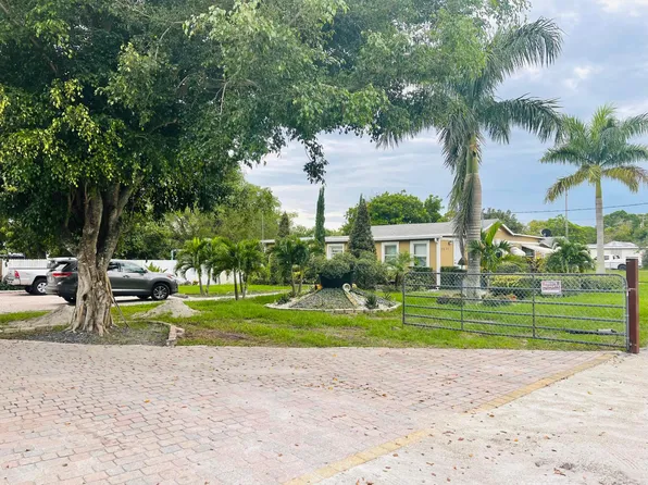 3825 Lakewood Road, Palm Springs, FL 33461