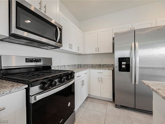 4th image of 402 Larksong Ave