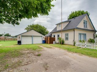 202 W 3rd St, Lahoma, OK 73754