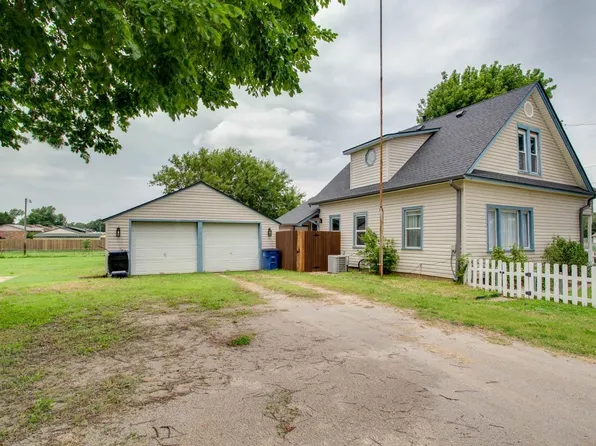 202 W 3rd St, Lahoma, OK 73754