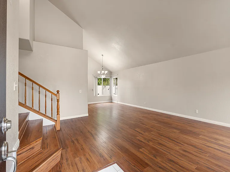 833 Joanna Dr — Photo 3