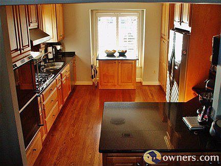 CUSTOM KITCH,S/S APPLS,GAGGENAU,DECOR,BOSCH,SILESTONE COUNTER TP